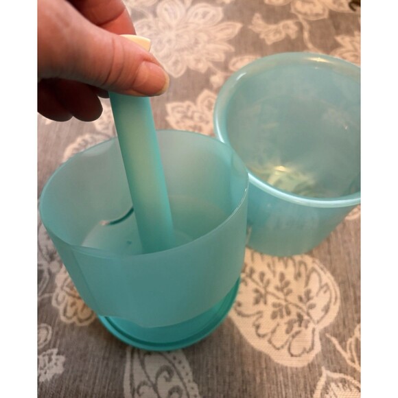 Tupperware 6 Pickle Olive Keeper Pick a Deli 4522 Round Rare Blue Color 1020 - Picture 9 of 14